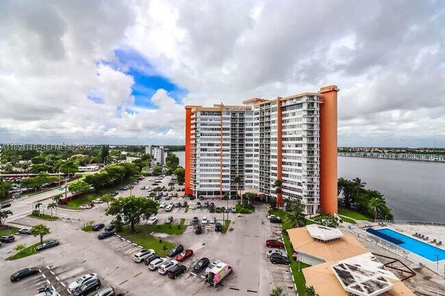 Building Photo - 1351 NE Miami Gardens Dr