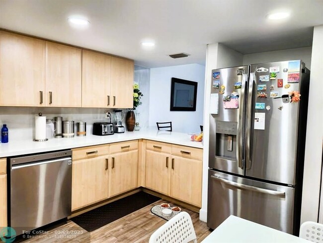 Building Photo - 575 NW 98th Ave