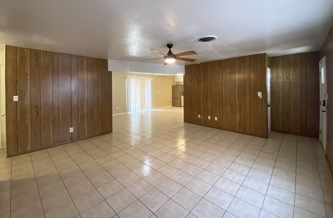 Building Photo - 204 Veterans Ave