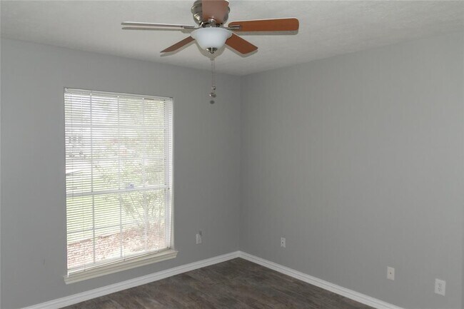 Building Photo - 822 Oak Lodge Ct