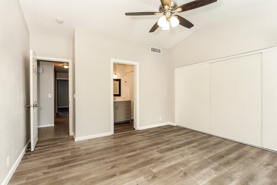 Building Photo - 6702 N 82nd Dr