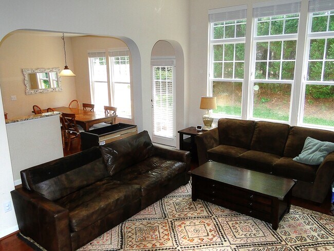 Building Photo - Updated 3 Bedroom, 2.5 Bathroom Home w/ 2 Car Garage in SW Durham/Southpoint!  Pets Negotiable