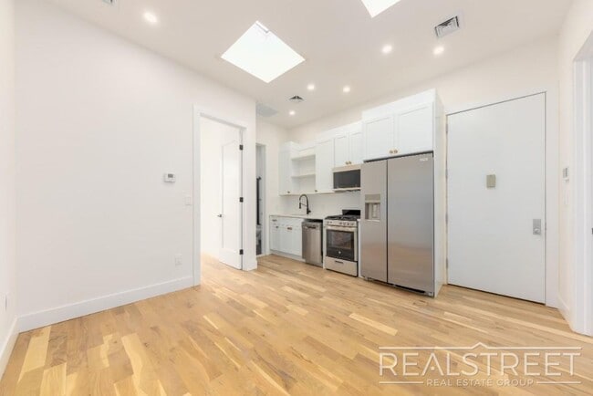 Building Photo - 24 Marconi Pl