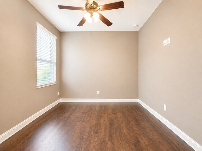Building Photo - 7742 Candlelight Park Ln