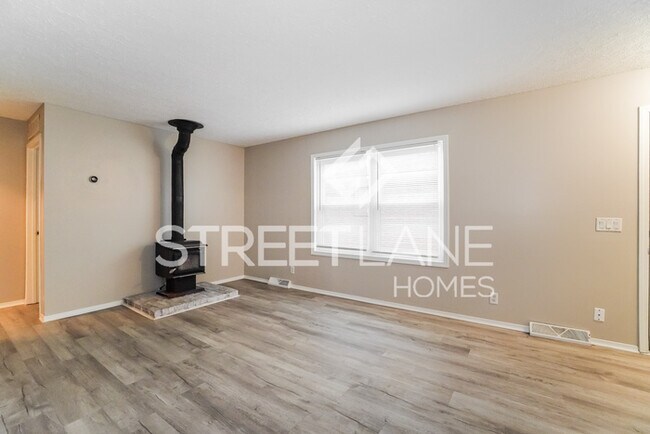 Building Photo - Charming 3 Bedroom in Whitehall!