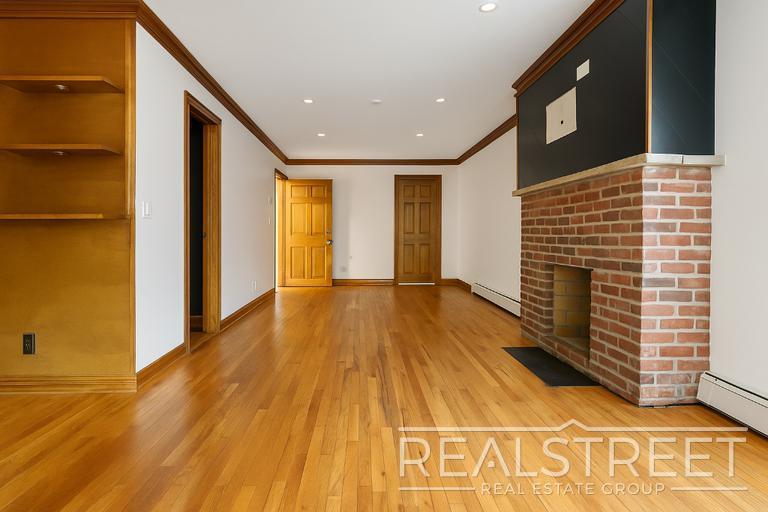 Building Photo - 376 Kosciusko Street – Large 1 Bedroom wit...