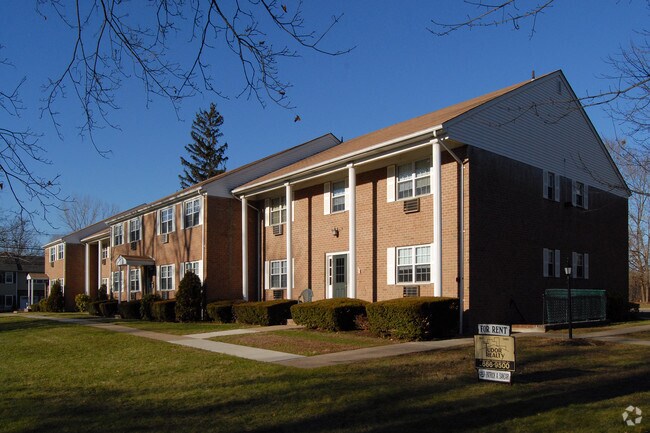 60 Hawthorne Avenue - 60 Hawthorne Ave