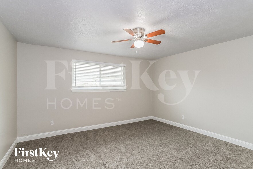 Building Photo - 10819 Sagewind Dr