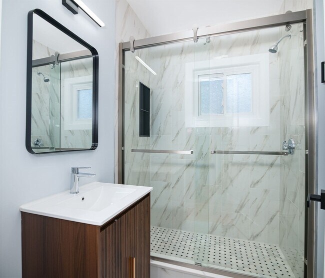 Building Photo - 43 Tainter St