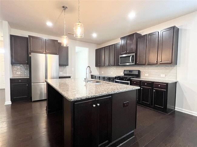 Building Photo - 370 Broadmoor Dr