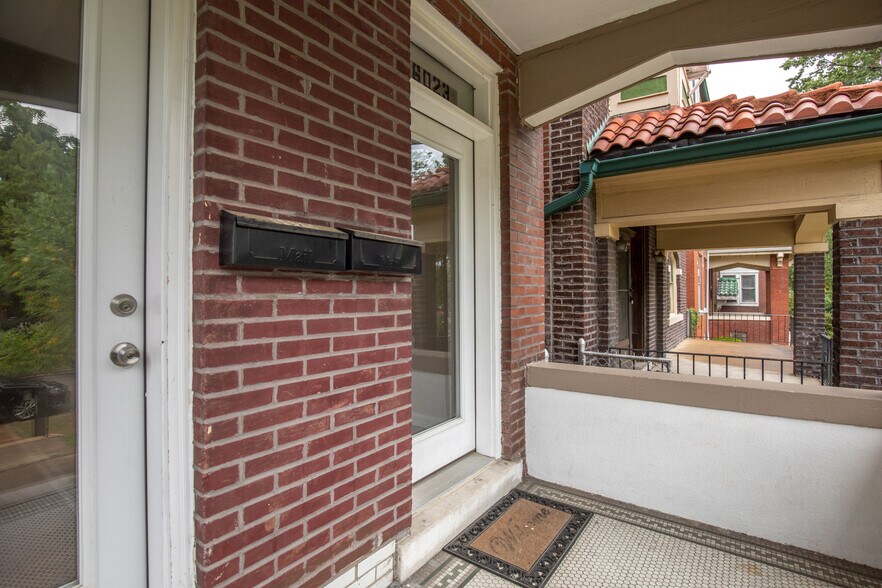 Building Photo - 6023 Kingsbury Ave