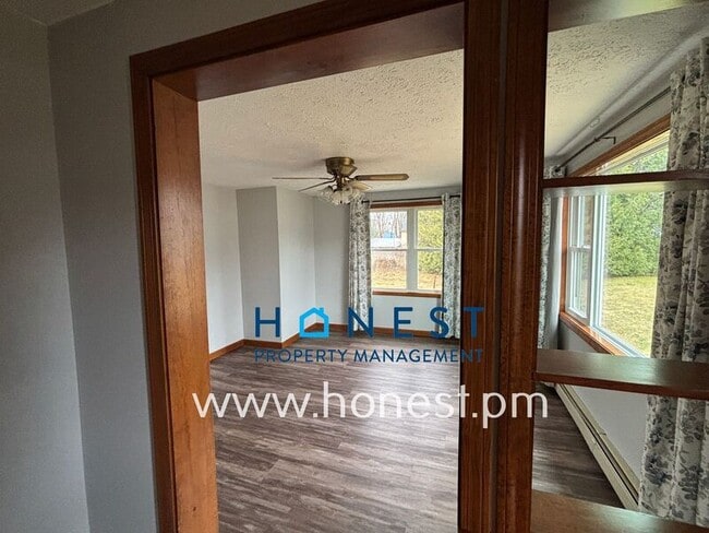 Building Photo - 273 Pond Rd