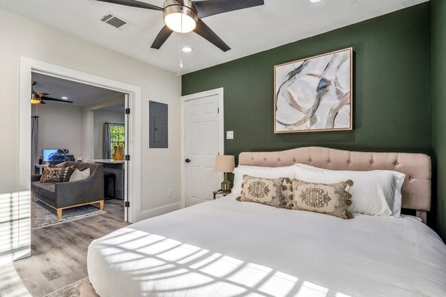 Building Photo - 5 Estelle St