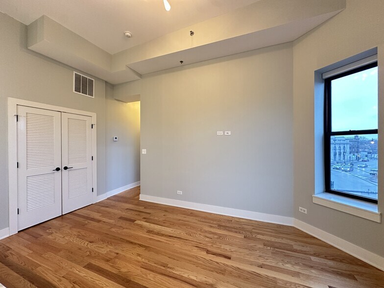 Building Photo - 3477 S Archer Ave