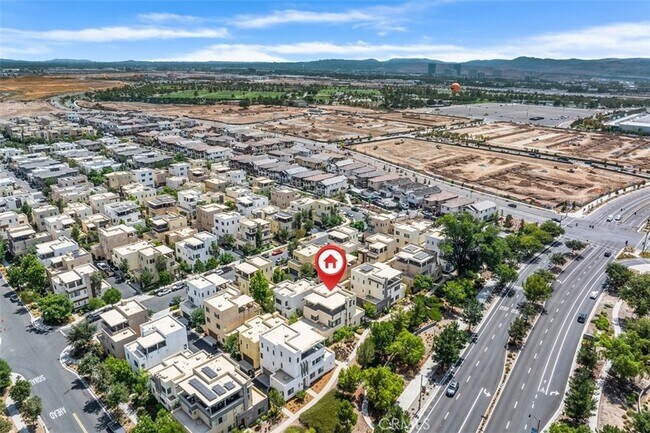 Building Photo - 123 Interval