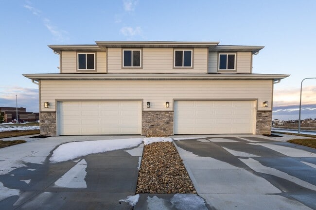 Building Photo - Tastefully Done New Built Duplex!
