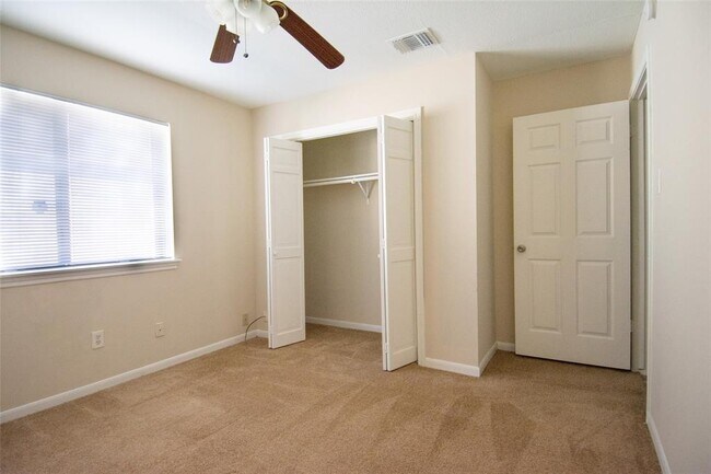 Building Photo - 9010 Arlington Forest Dr