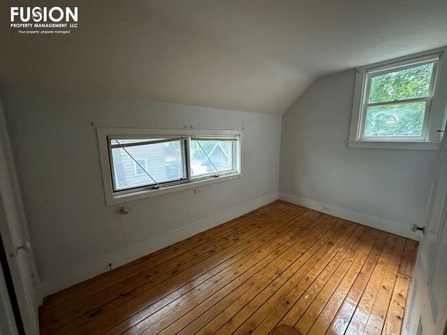 Building Photo - Spacious 3-Bedroom Home Close to UVM Medic...