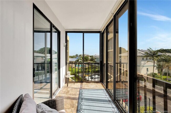 Building Photo - 150 SE Four Winds Dr