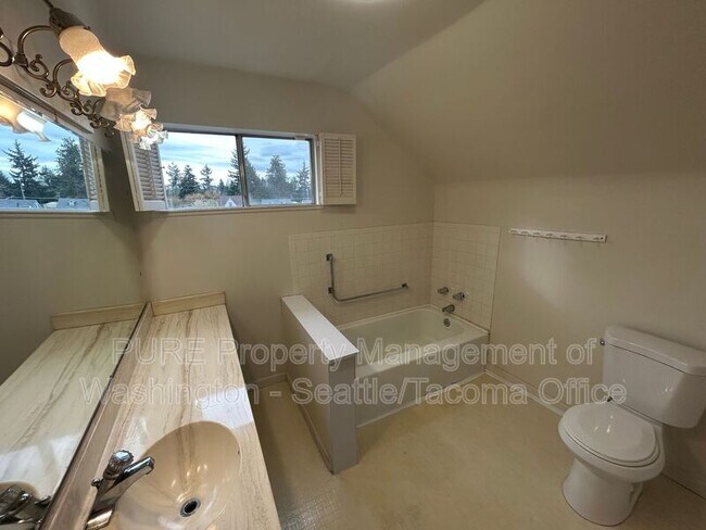 Building Photo - 3832 S Cushman Ave