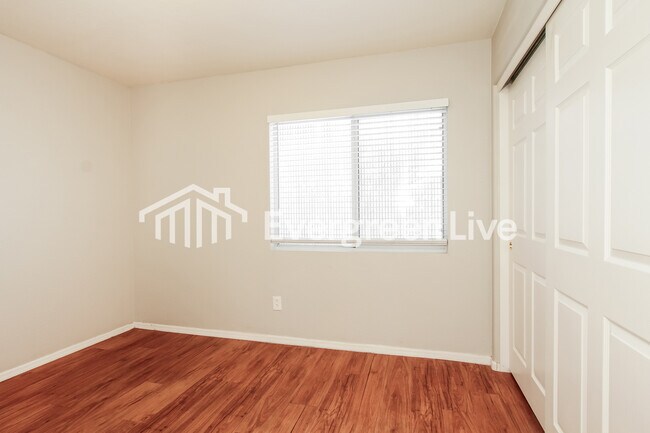 Building Photo - 12057 W Aster Dr