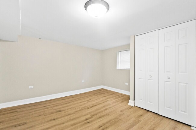 Building Photo - 4148 W Cornelia Ave