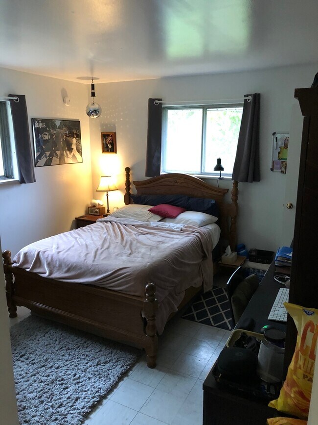 Building Photo - 3 Bedroom Available August 2026;  Monthly ...