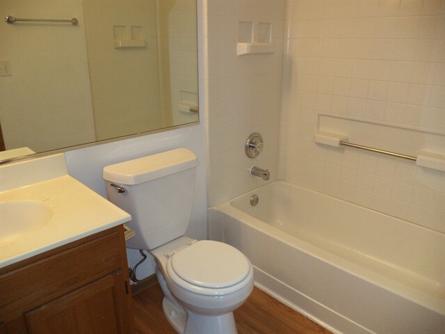 Building Photo - 1201 Darnell Dr