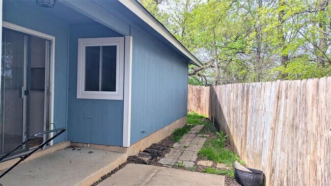 Building Photo - 6916 Scenic Brook Dr