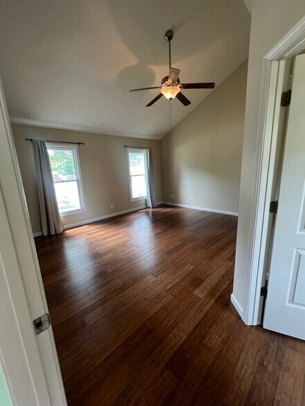 Building Photo - 1803 E Thornton Dr