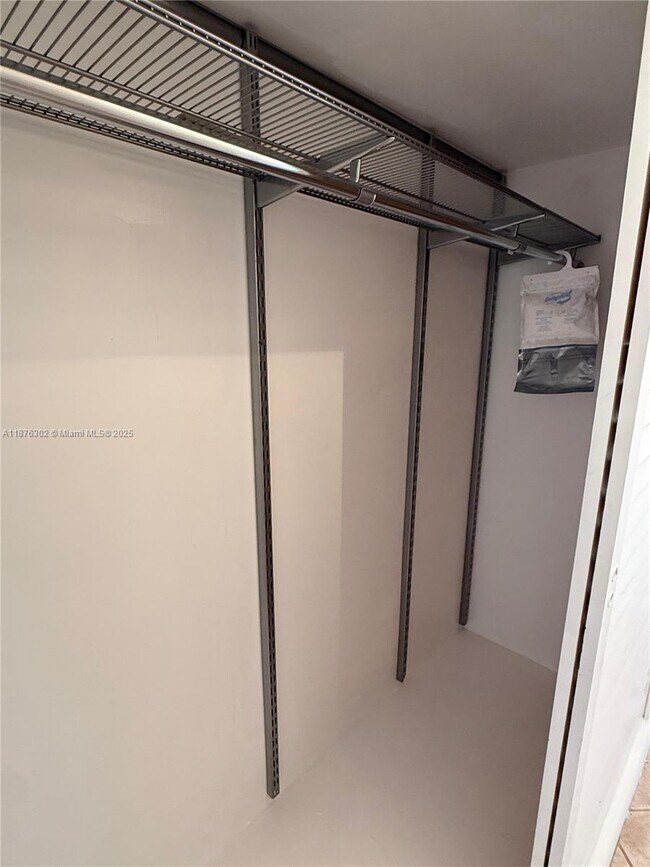 Building Photo - 1408 Brickell Bay Dr