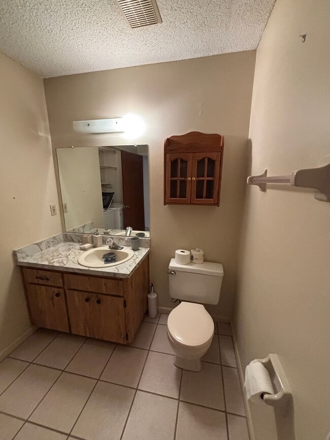 Building Photo - FURNISHED SUMMER RENTAL