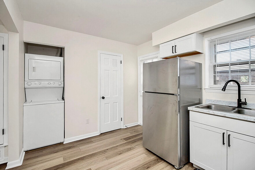 Building Photo - 6314 Old Pineville Rd