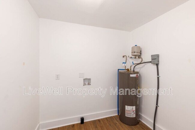 Building Photo - 404 12th St SW