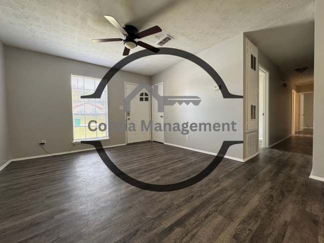 Building Photo - Fenced in 4 Bedroom 1.5 bathroom Home located in Jonesboro