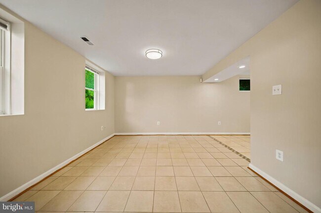 Building Photo - 4656 Evansdale Rd