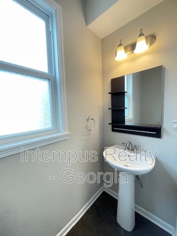 Building Photo - 3816 Thackary Dr
