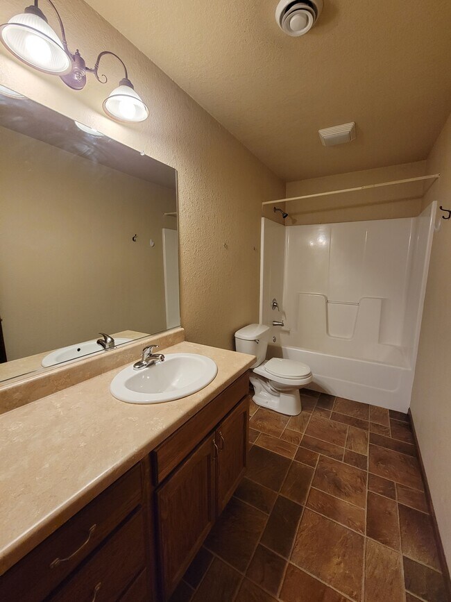 Building Photo - 2224 Bluegill Ave