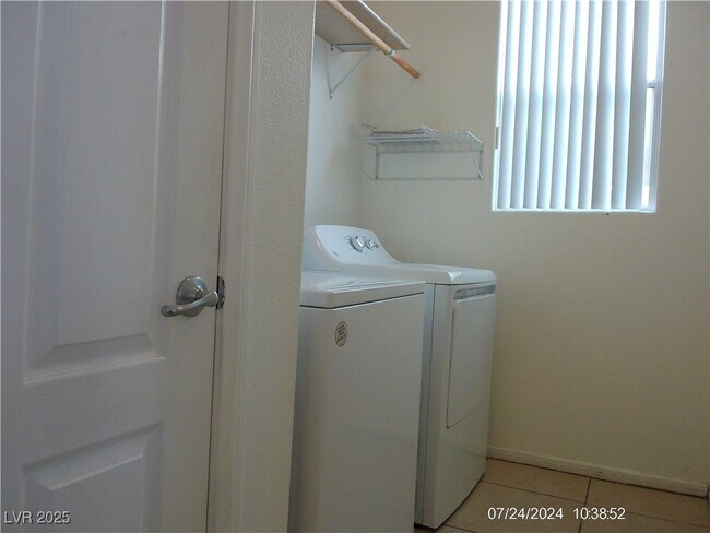 Building Photo - 5834 Farmhouse Ct