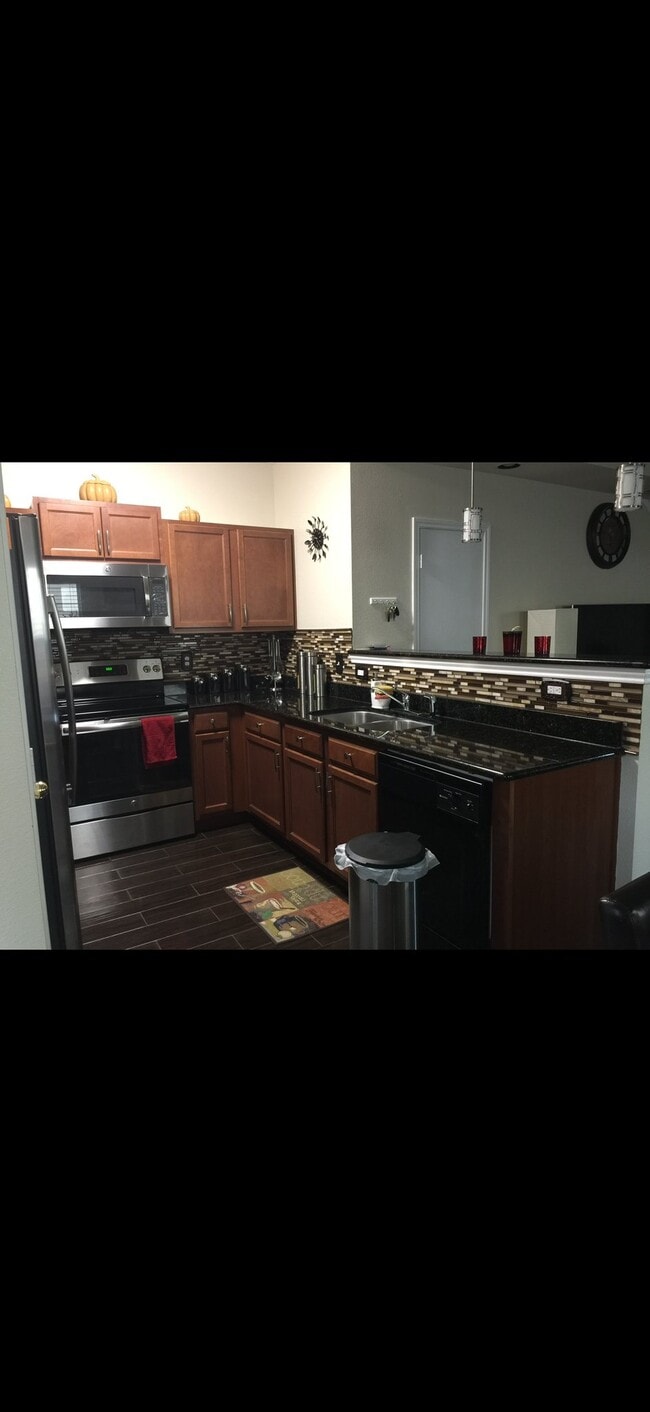 Building Photo - 5015 Flipper Dr