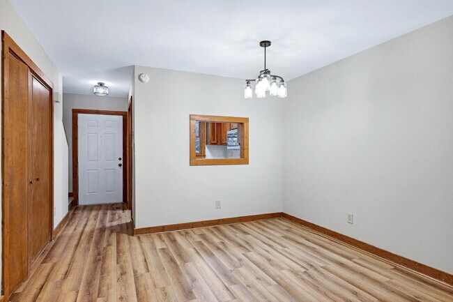 Building Photo - 5544 Kaplan Dr