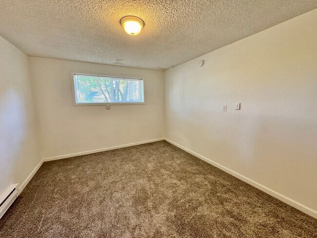 Building Photo - Mini Mansion in Salmon creek in mature nei...