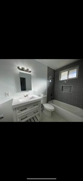 Building Photo - 10661 Fern Ave