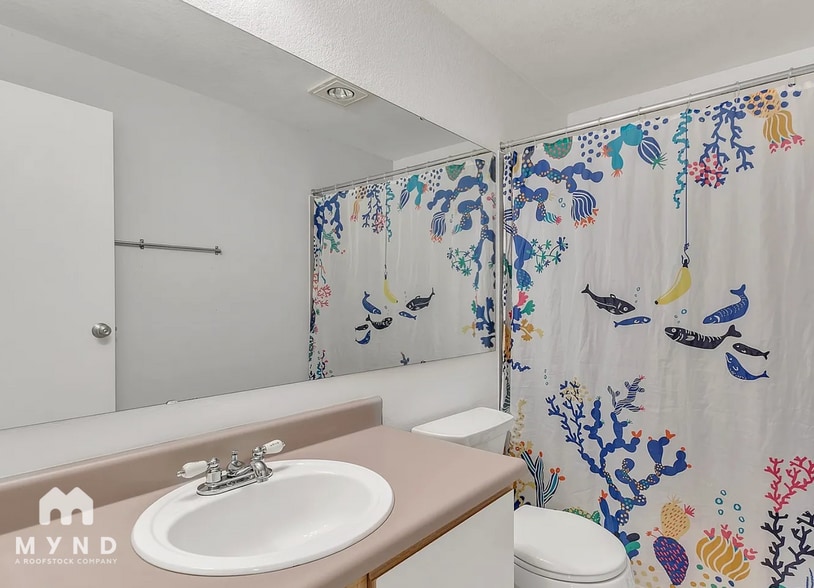 Building Photo - 17624 1st Ave S