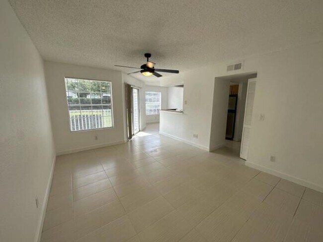 Building Photo - 1st Floor 1 Bedroom and 1 Bathroom Condo  located in the Gated Community of Lexington Place