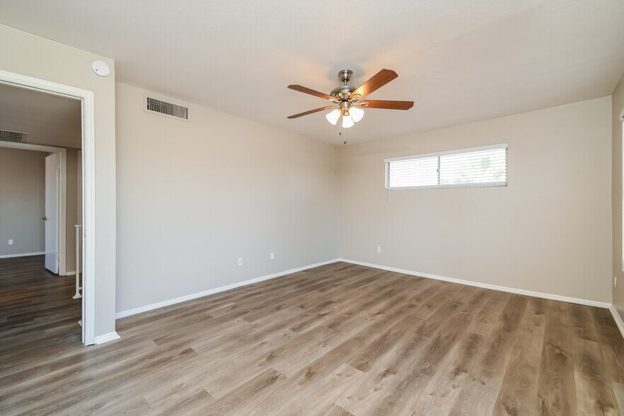 Building Photo - 4755 W Wahalla Ln