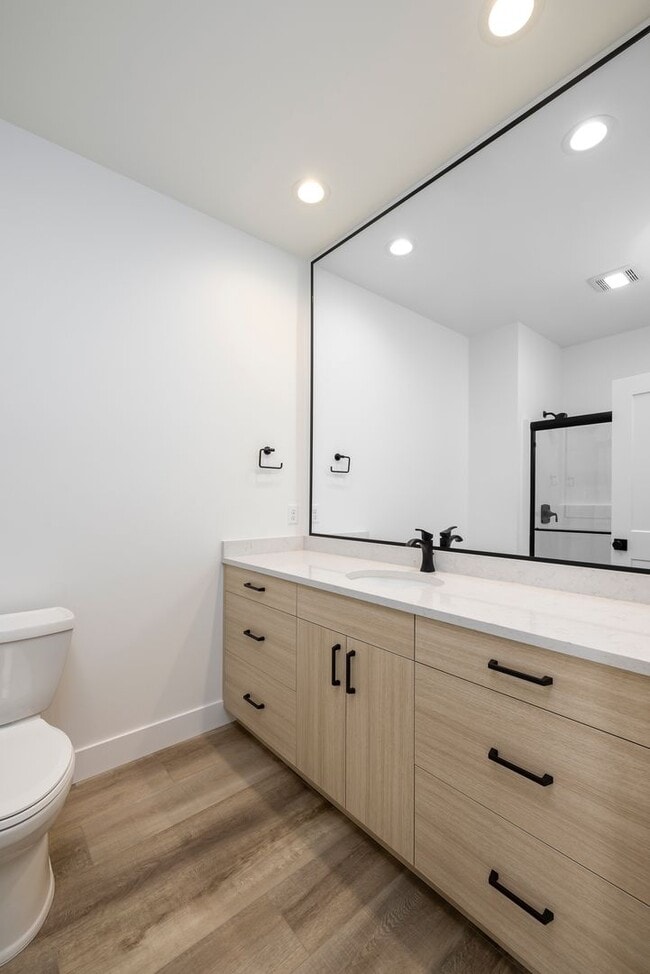 Building Photo - 4607 Pine Crest Dr