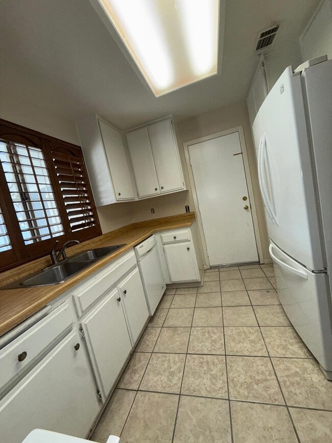 Building Photo - Rockridge Ln