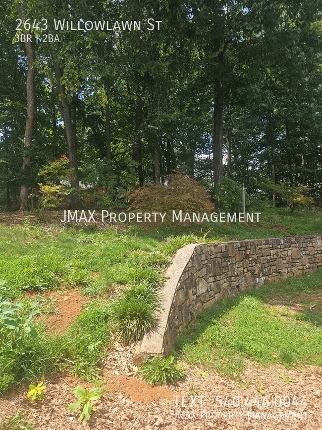 Building Photo - 2643 Willowlawn St