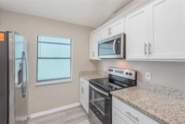Building Photo - 3 Bedroom / 2 Bath Home Available Now in P...
